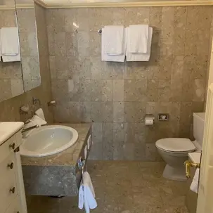 541 BATHROOM 2