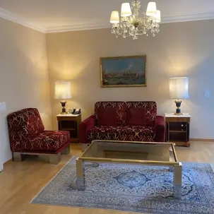 541 LIVING ROOM 1