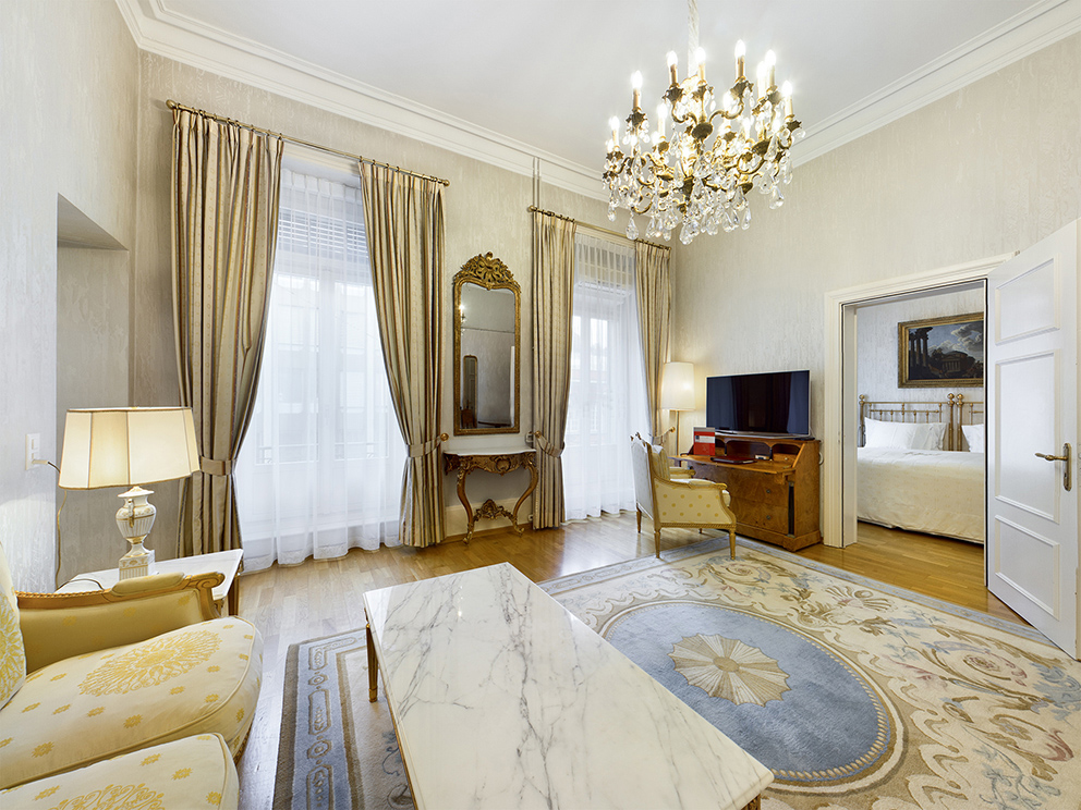 341 Suite GHN Living