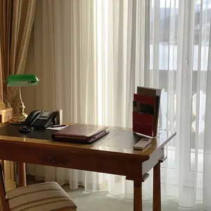 Residence National Suite536 Desk